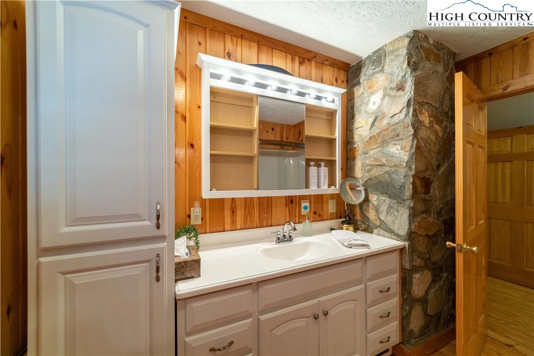 Image number 5 for the current listing