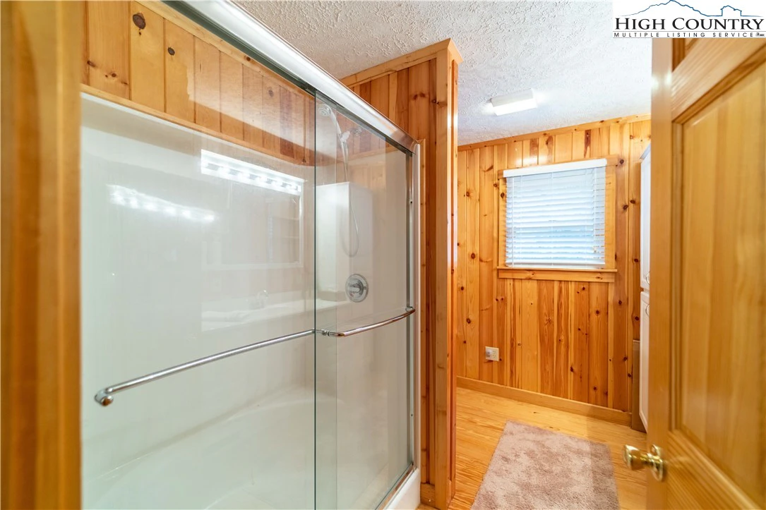 Image number 6 for the current listing
