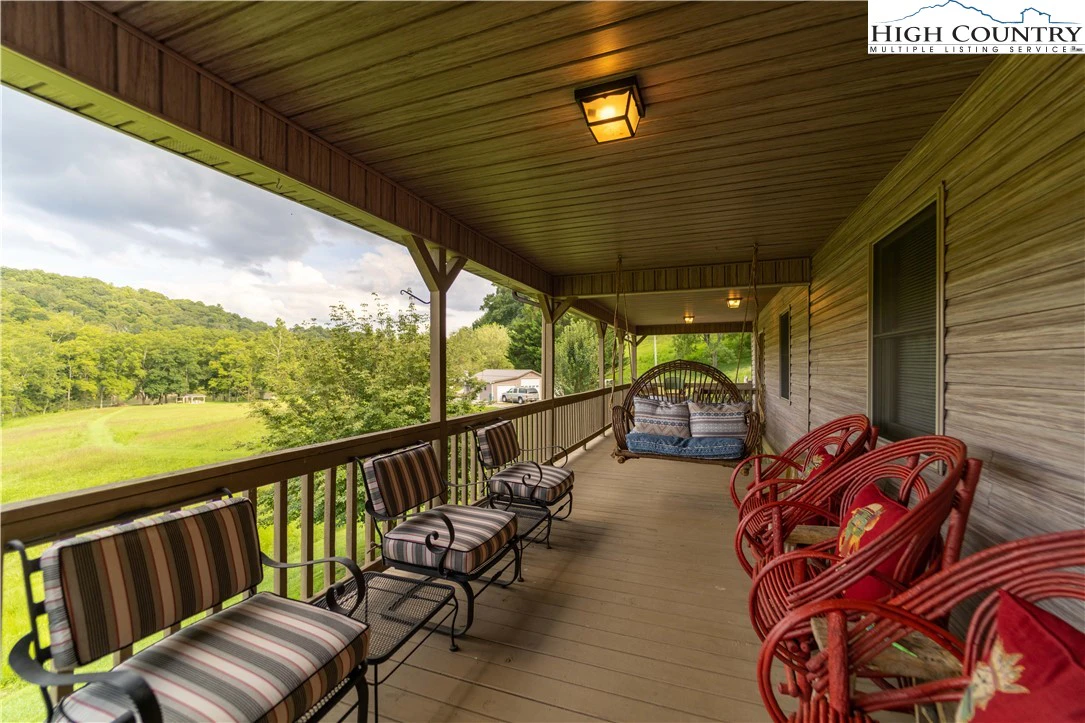 Image number 15 for the current listing