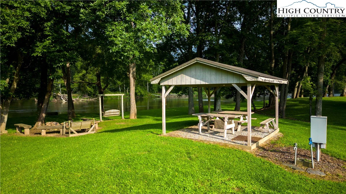 Image number 19 for the current listing
