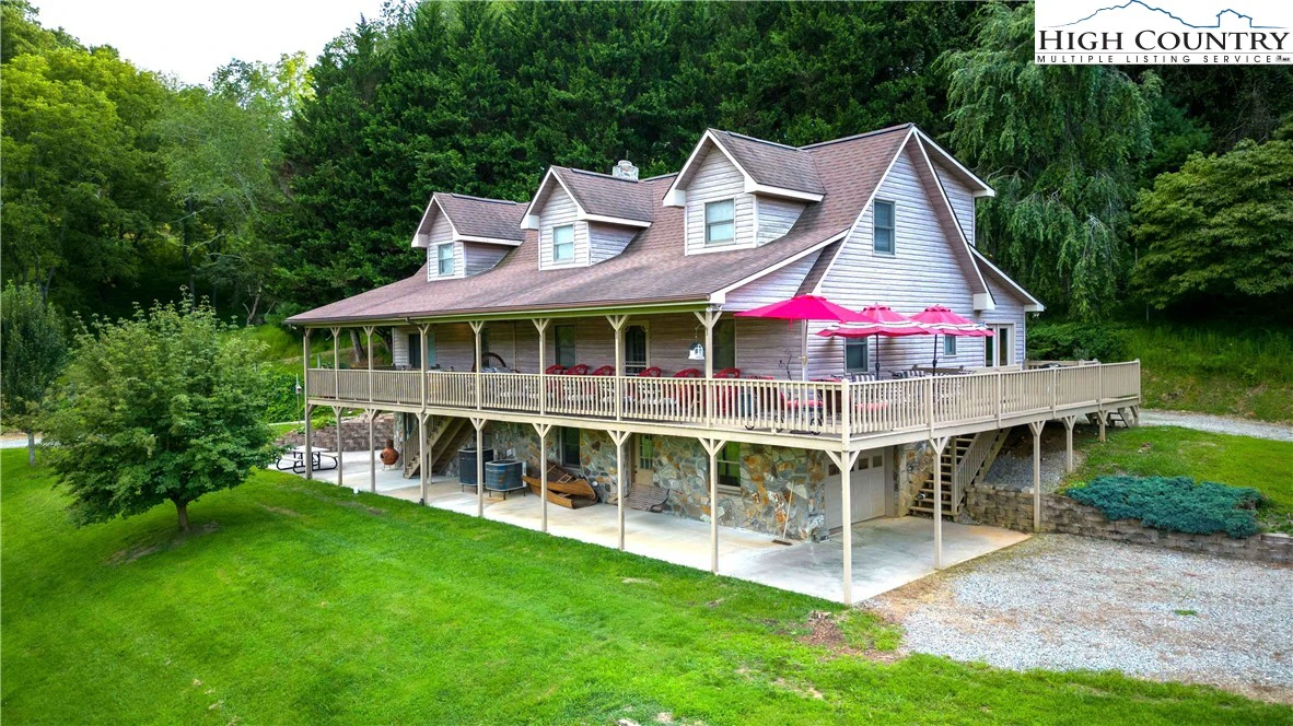 Image number 1 for the current listing