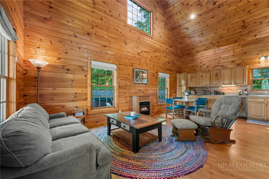 Image number 11 for the current listing