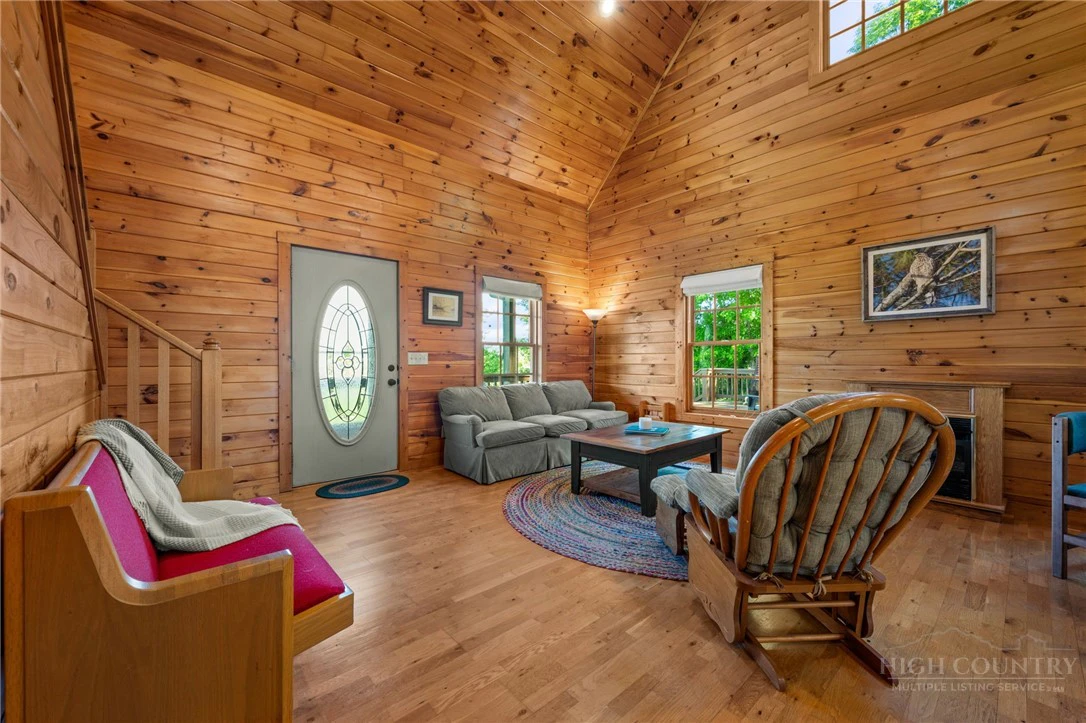 Image number 14 for the current listing