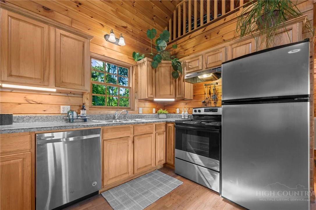 Image number 16 for the current listing