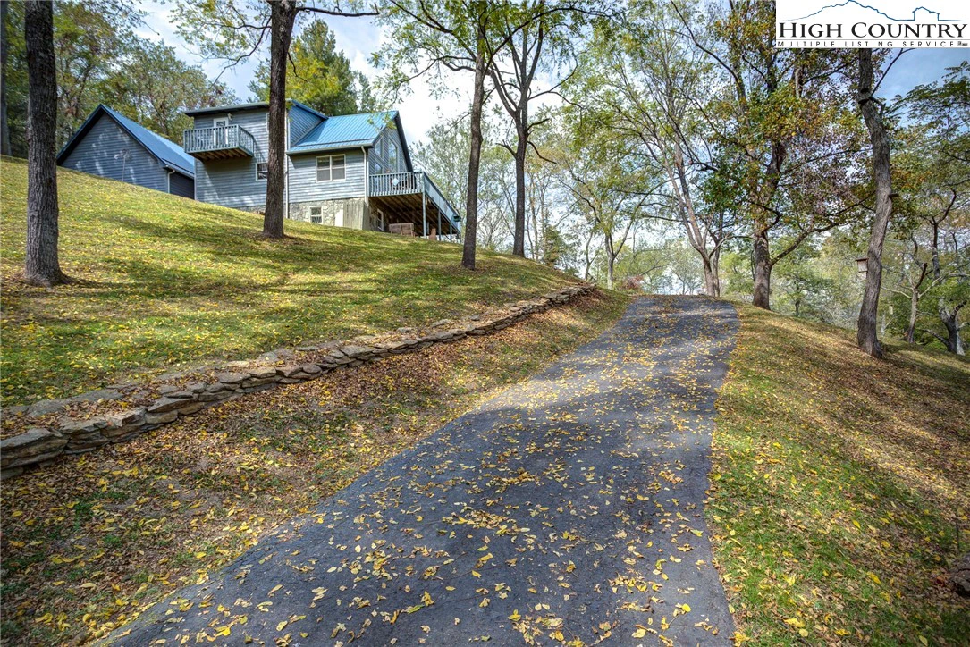 Image number 1 for the current listing