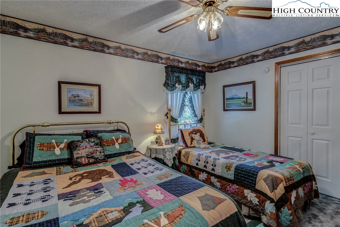 Image number 14 for the current listing