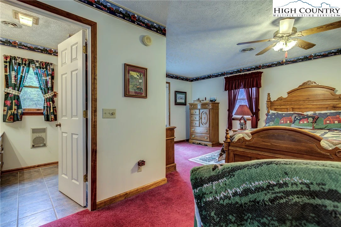 Image number 4 for the current listing