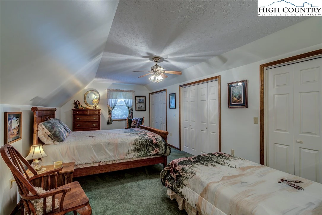 Image number 9 for the current listing