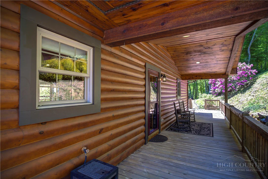Image number 31 for the current listing