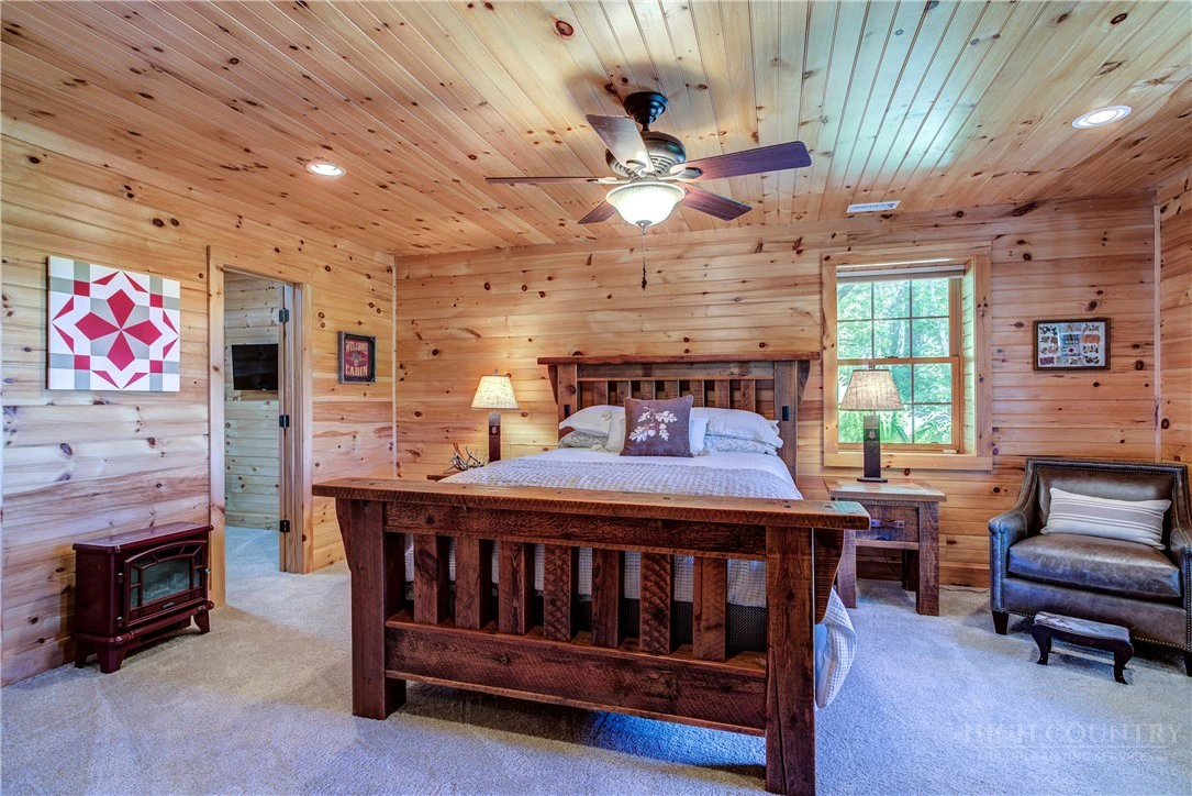 Image number 18 for the current listing