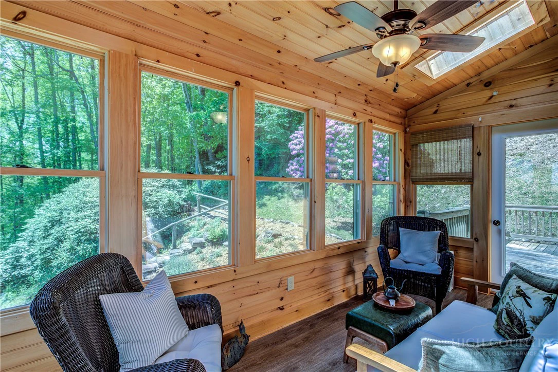 Image number 9 for the current listing