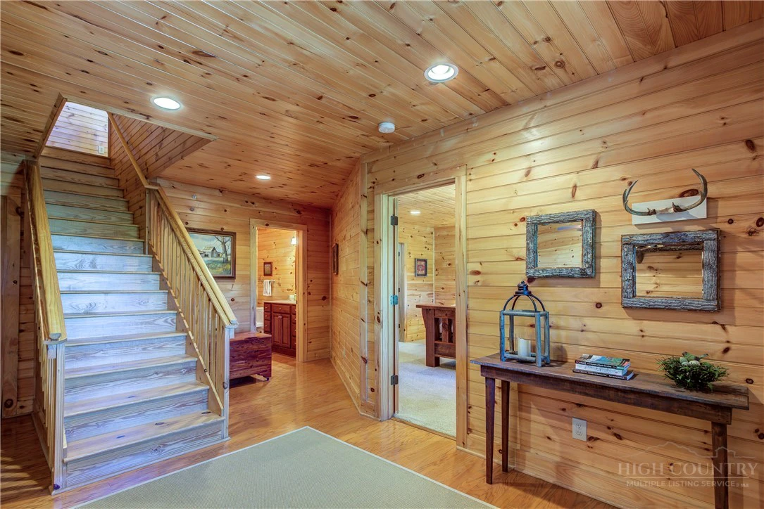 Image number 11 for the current listing