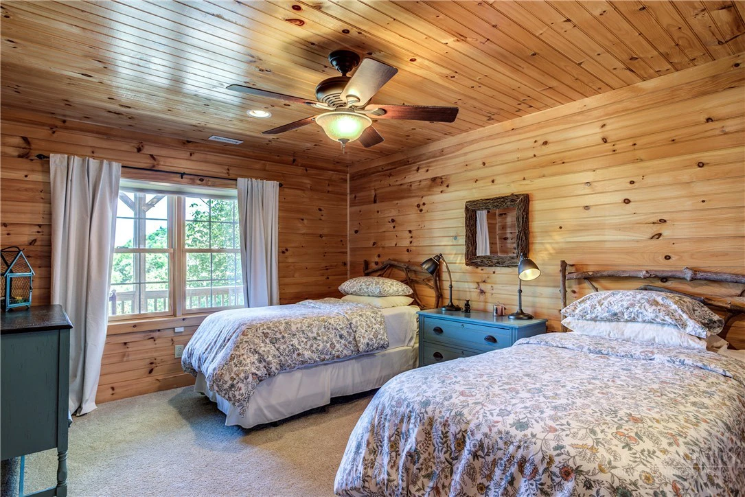 Image number 15 for the current listing