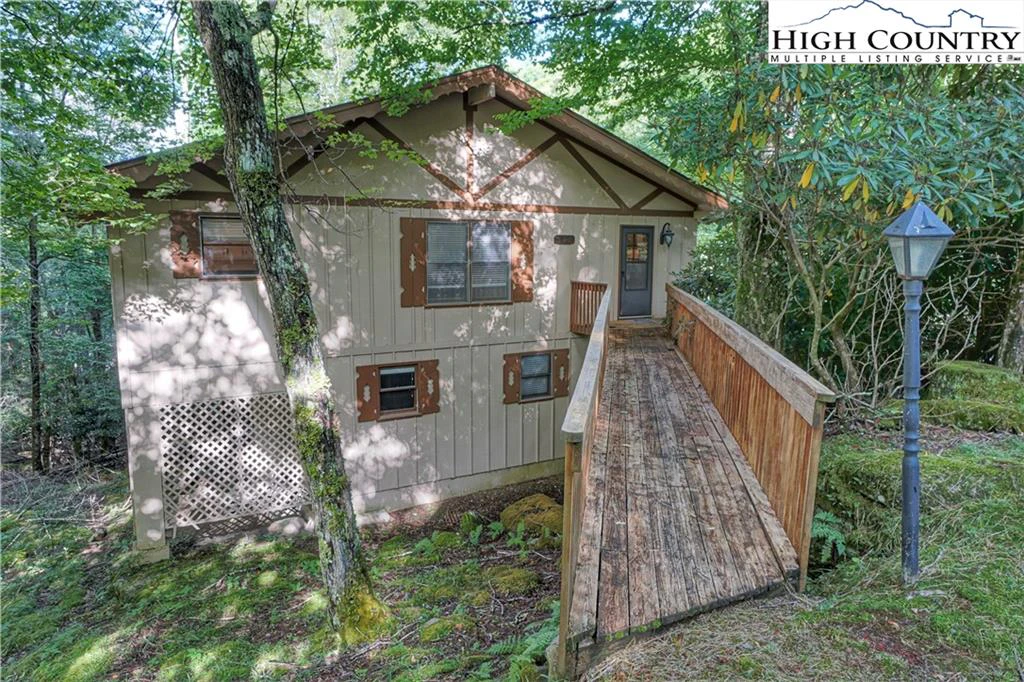 Image number 1 for the current listing