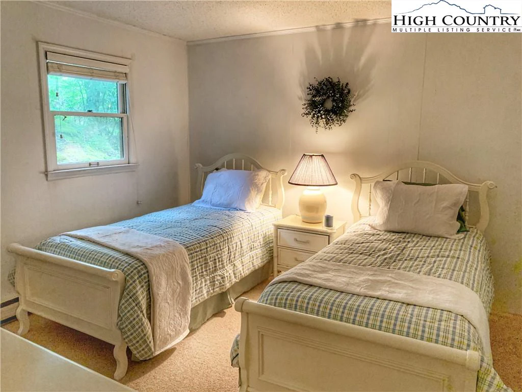 Image number 10 for the current listing