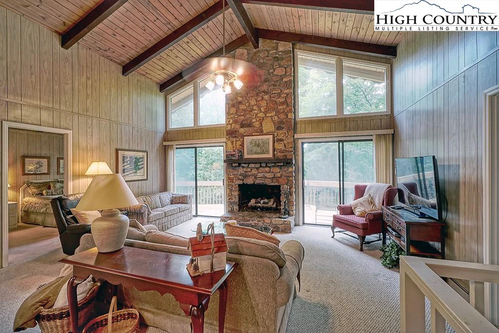 Image number 19 for the current listing