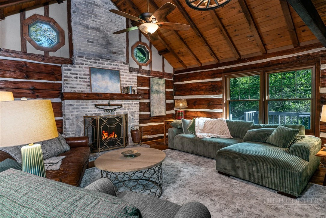 Image number 9 for the current listing