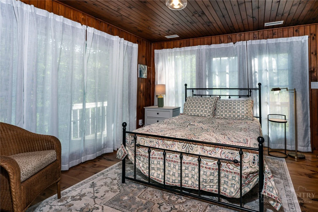 Image number 17 for the current listing