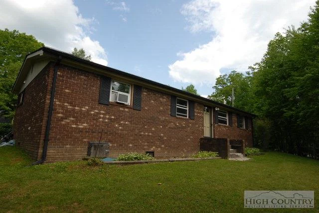 Image number 1 for the current listing