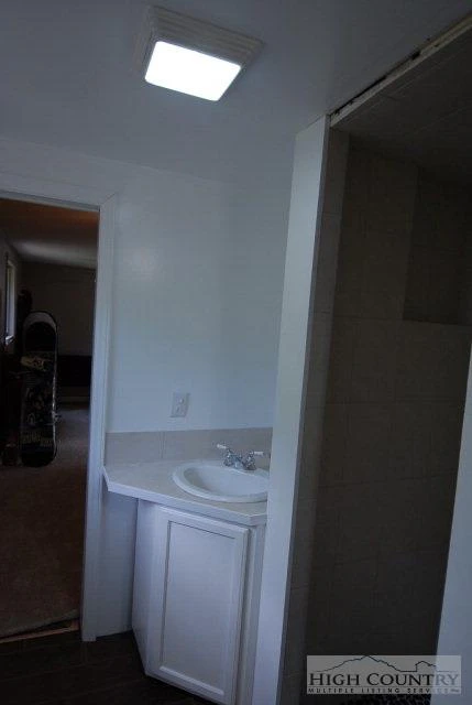 Image number 4 for the current listing