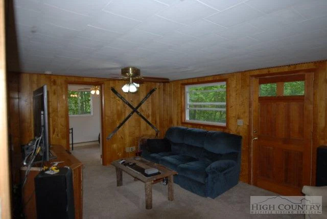 Image number 16 for the current listing