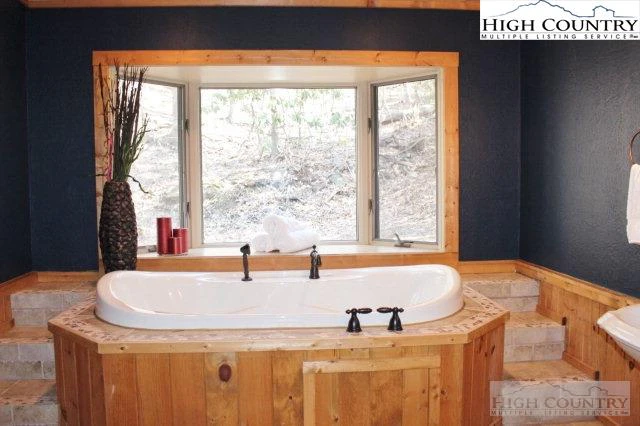 Image number 12 for the current listing