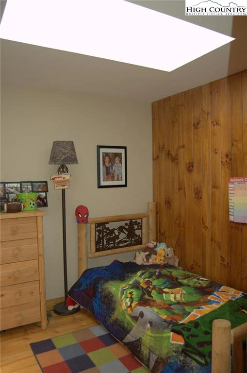 Image number 11 for the current listing
