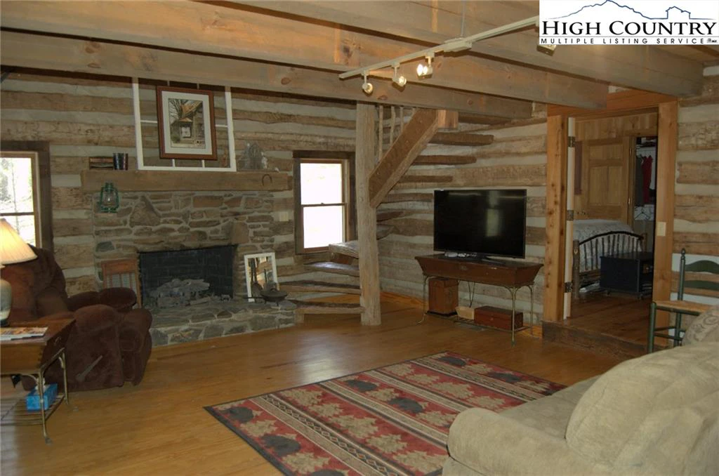 Image number 18 for the current listing