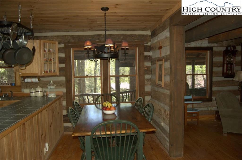 Image number 14 for the current listing