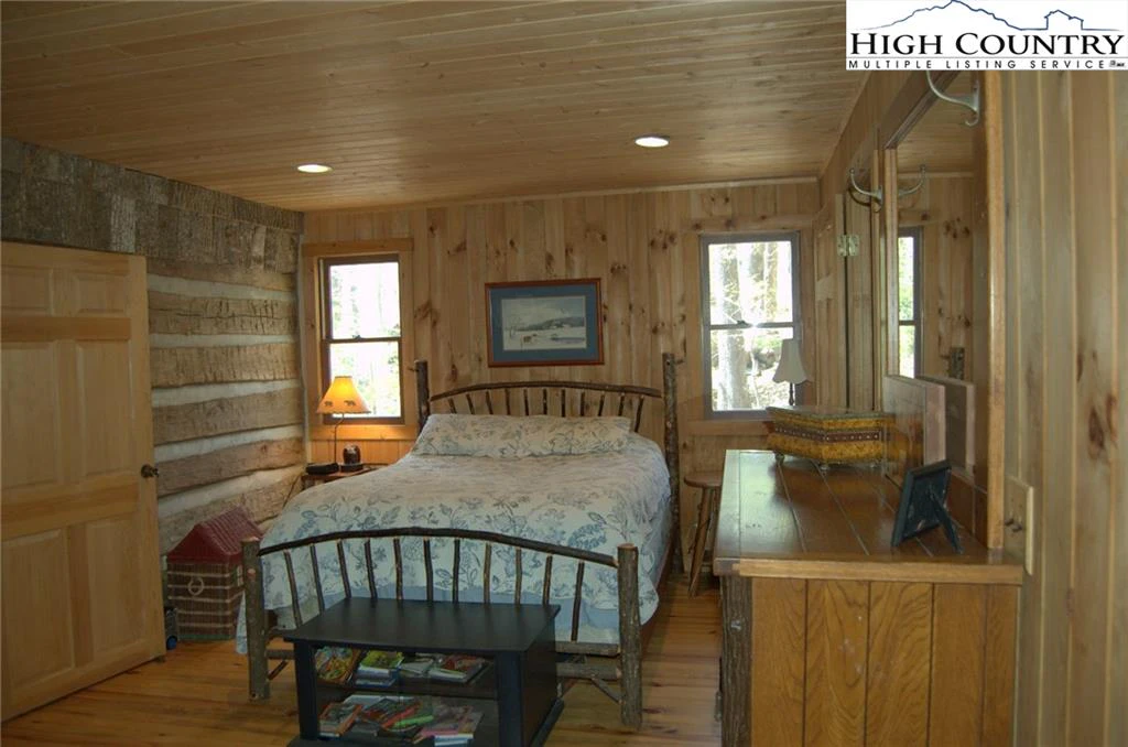 Image number 13 for the current listing