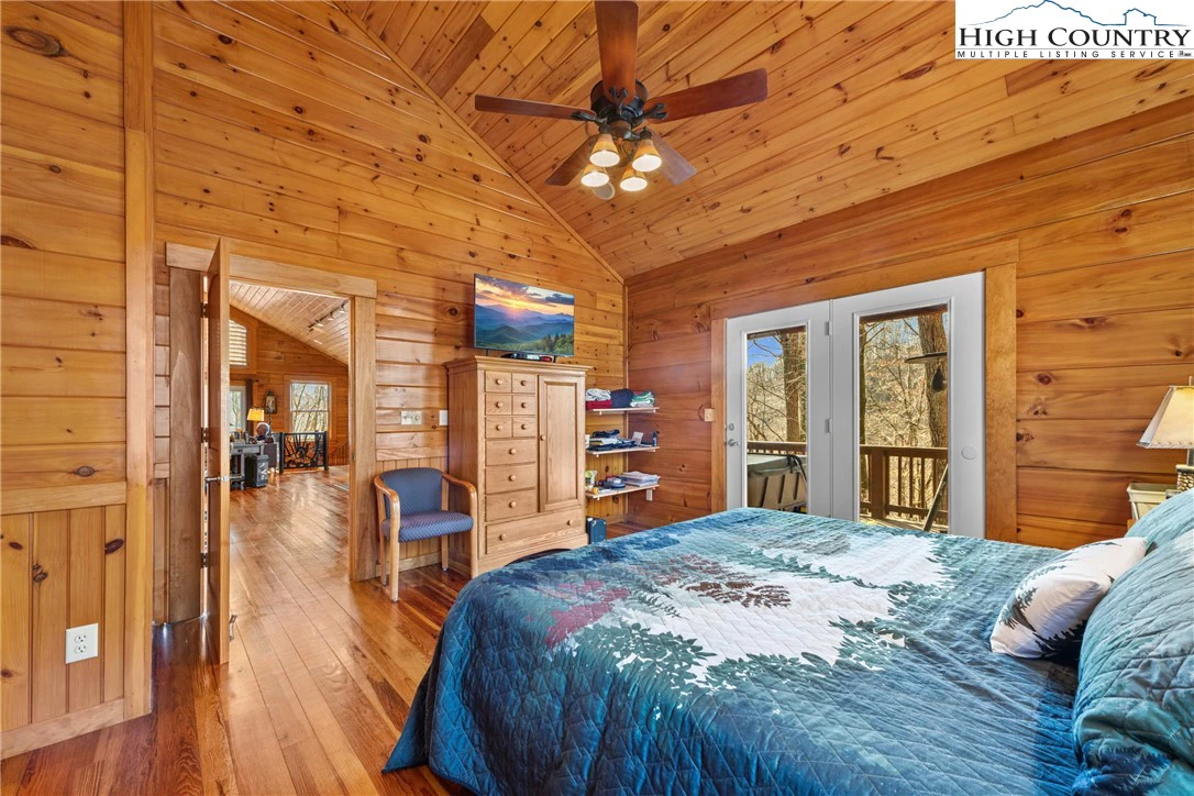 Image number 13 for the current listing
