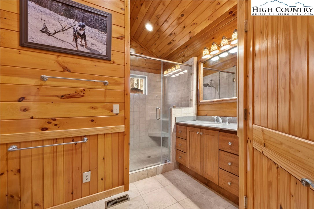 Image number 3 for the current listing