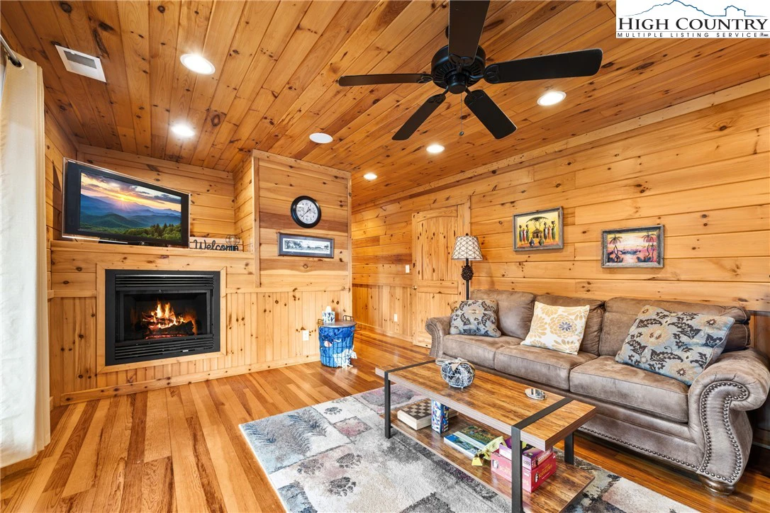 Image number 6 for the current listing