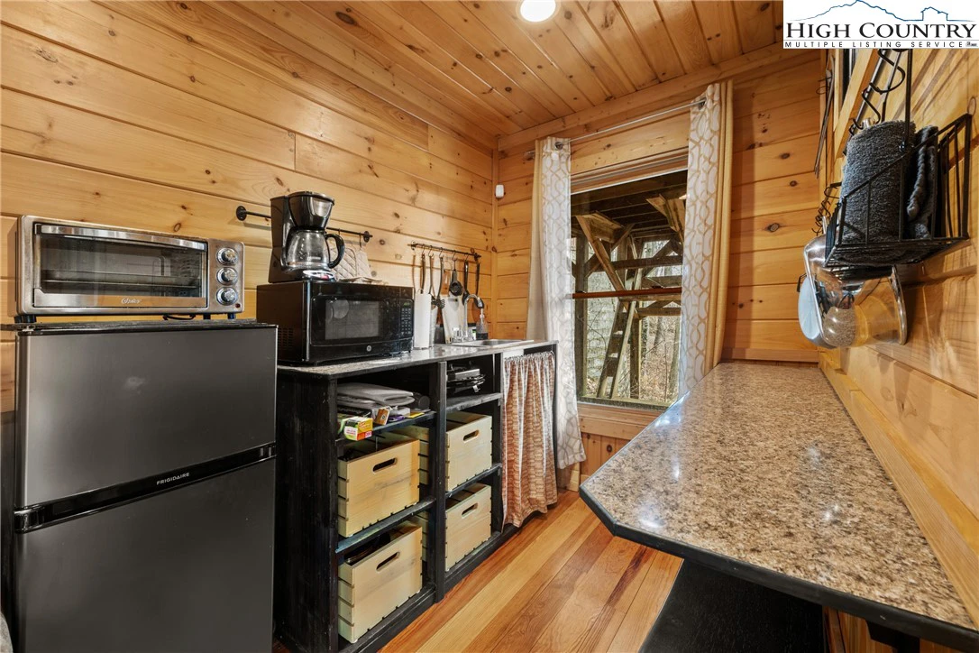 Image number 8 for the current listing