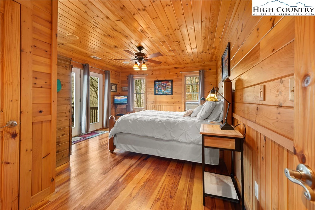 Image number 11 for the current listing