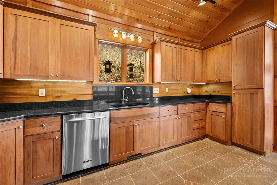 Image number 21 for the current listing