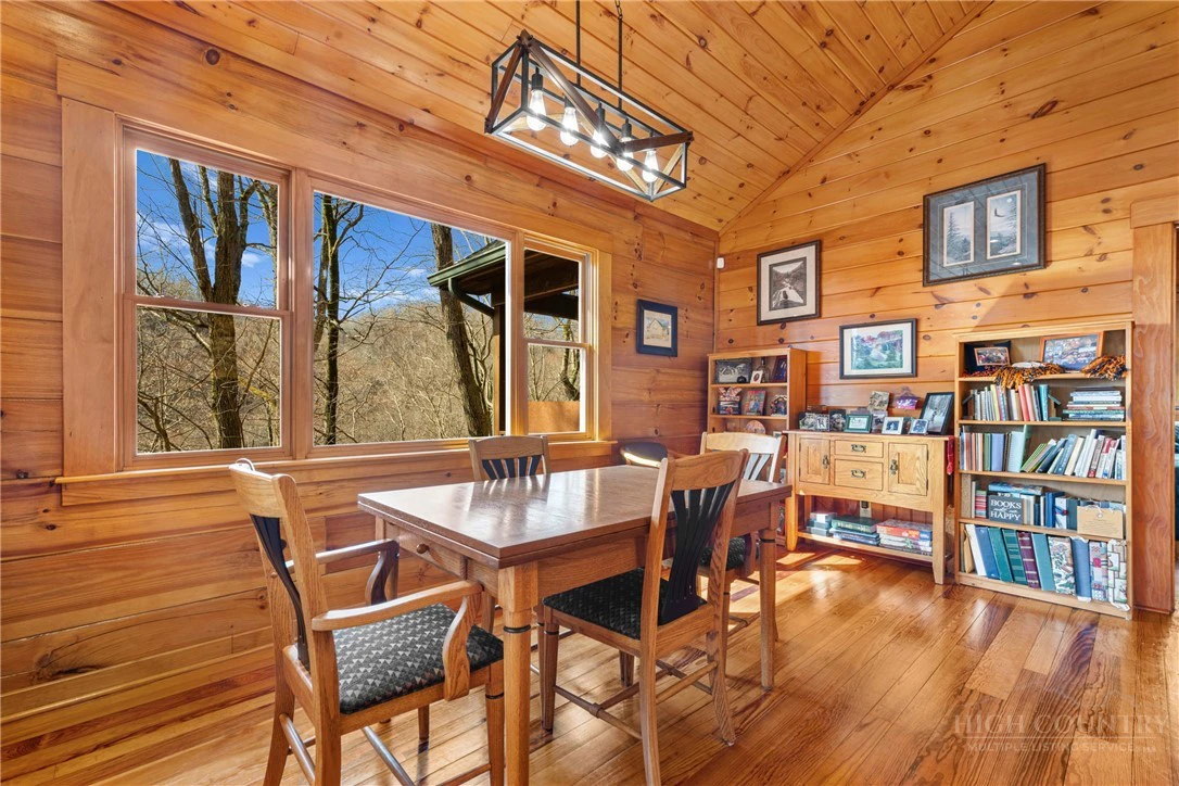 Image number 19 for the current listing