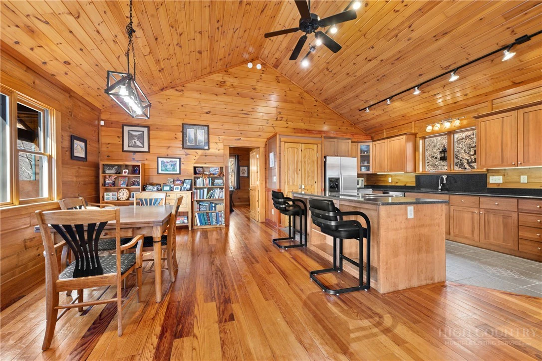 Image number 15 for the current listing