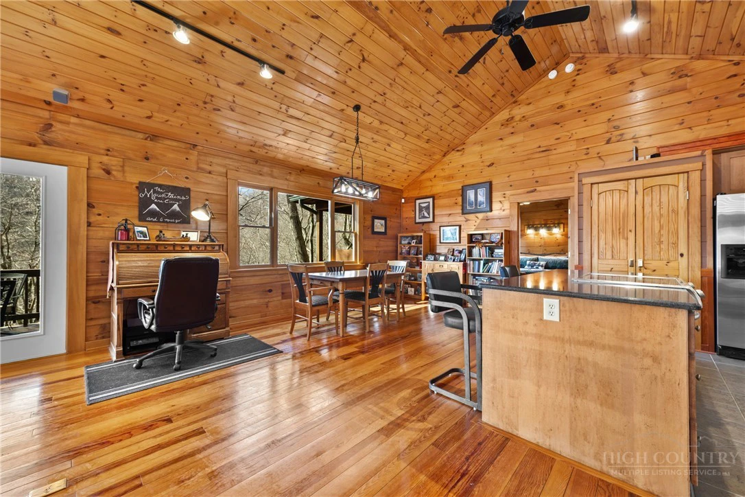 Image number 22 for the current listing