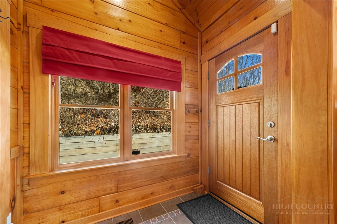 Image number 13 for the current listing