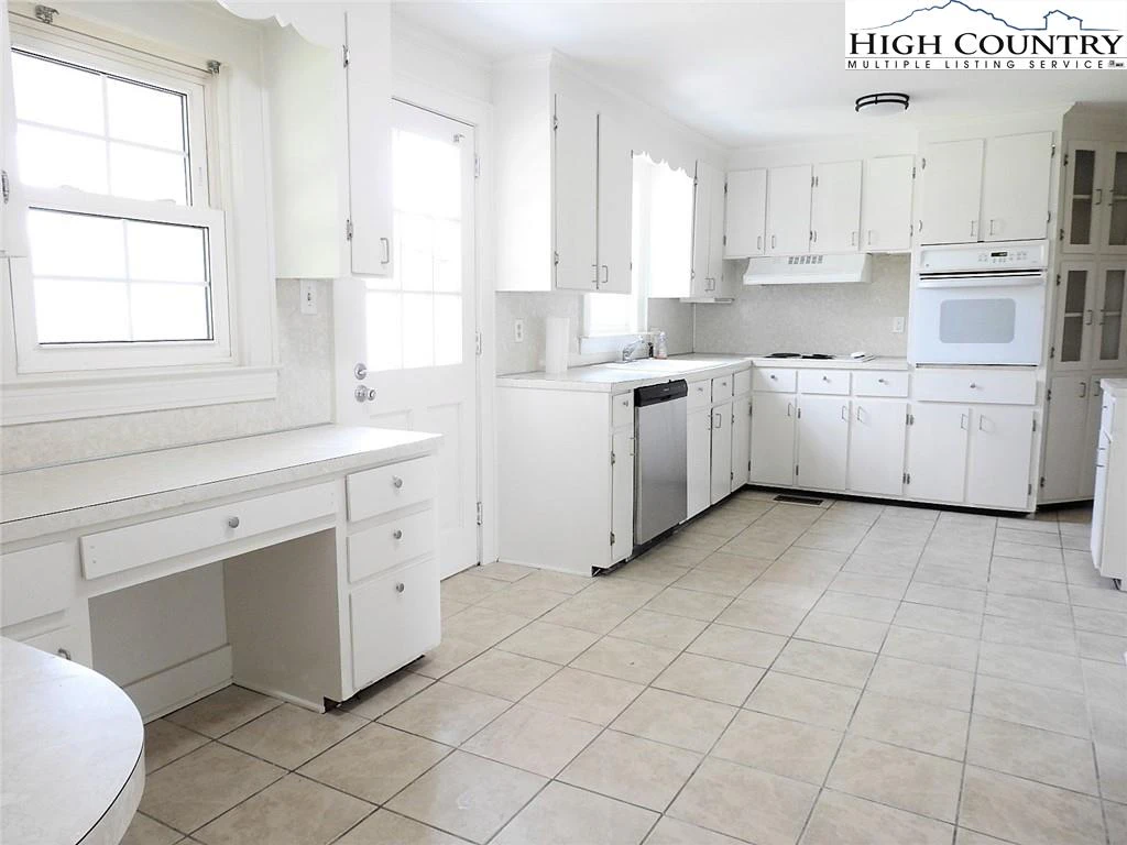 Image number 25 for the current listing