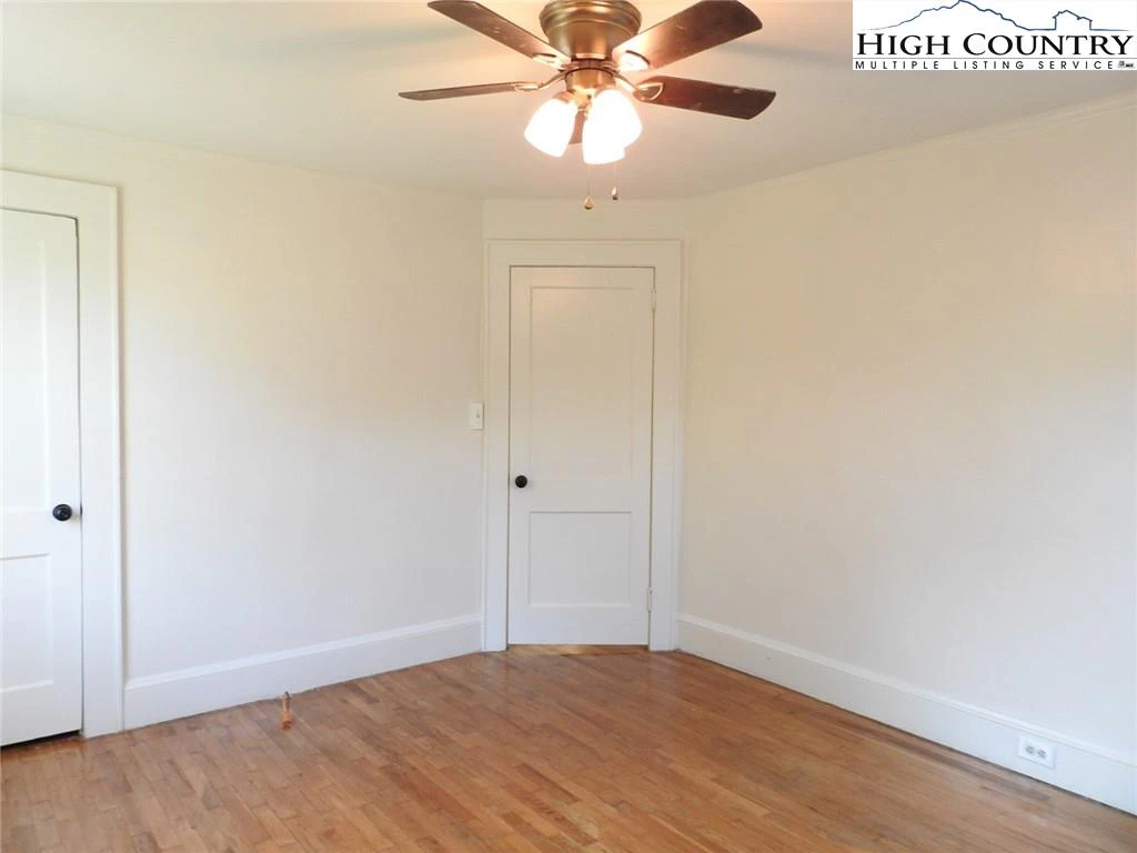 Image number 10 for the current listing
