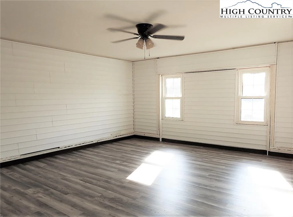 Image number 6 for the current listing