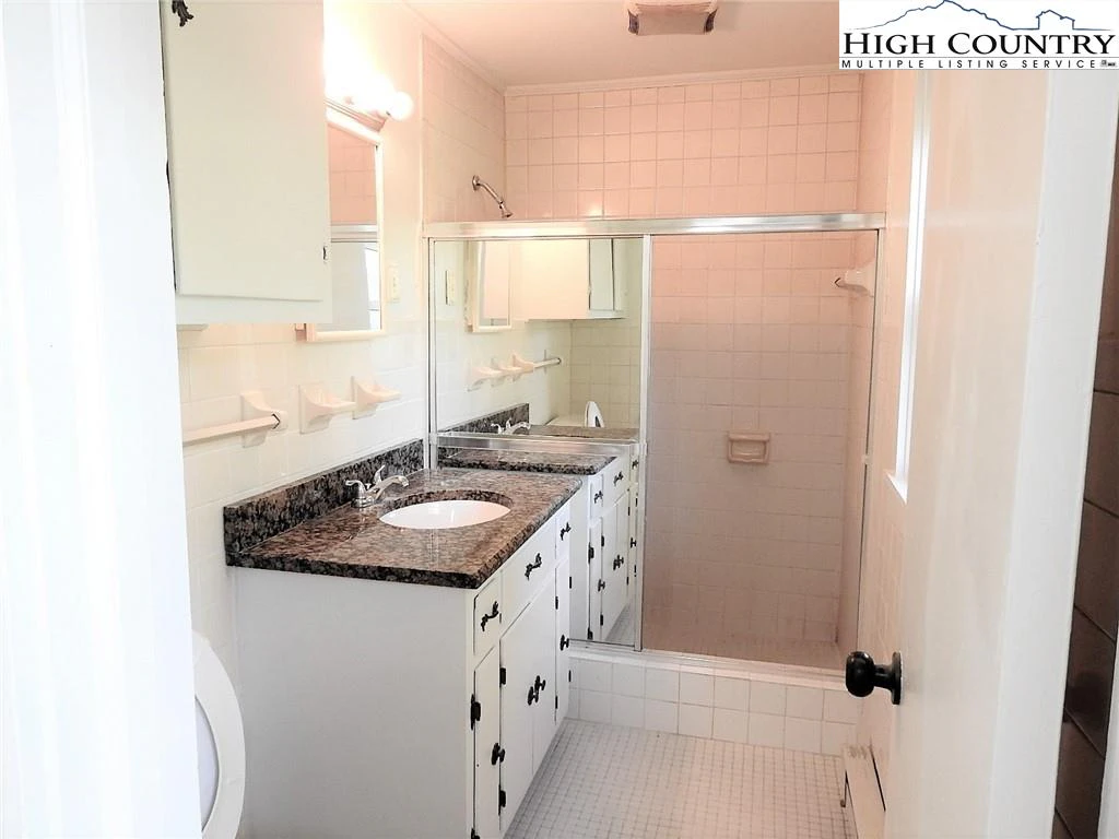 Image number 7 for the current listing