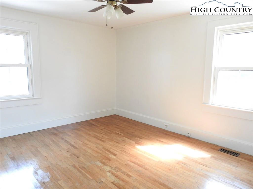 Image number 9 for the current listing