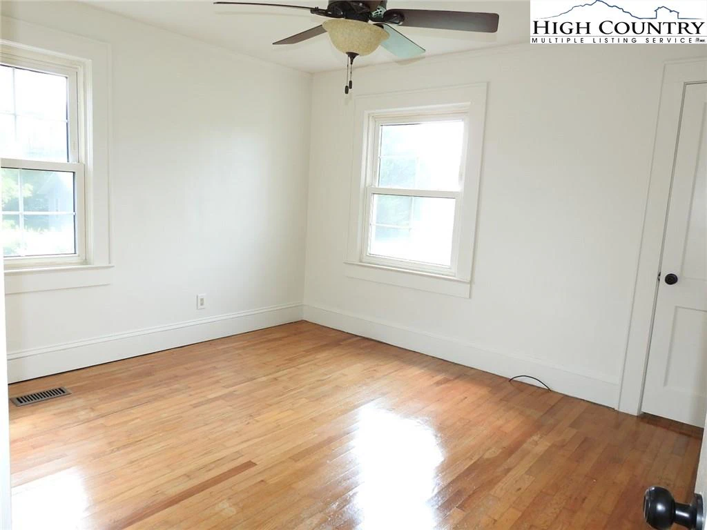 Image number 2 for the current listing