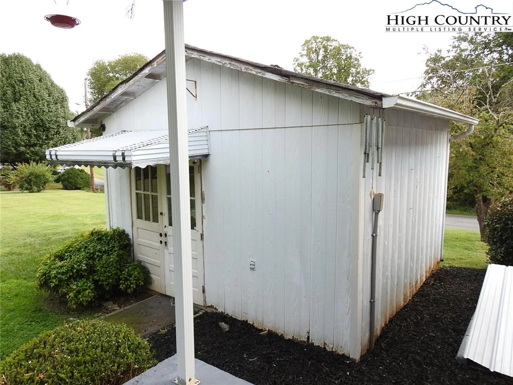 Image number 14 for the current listing