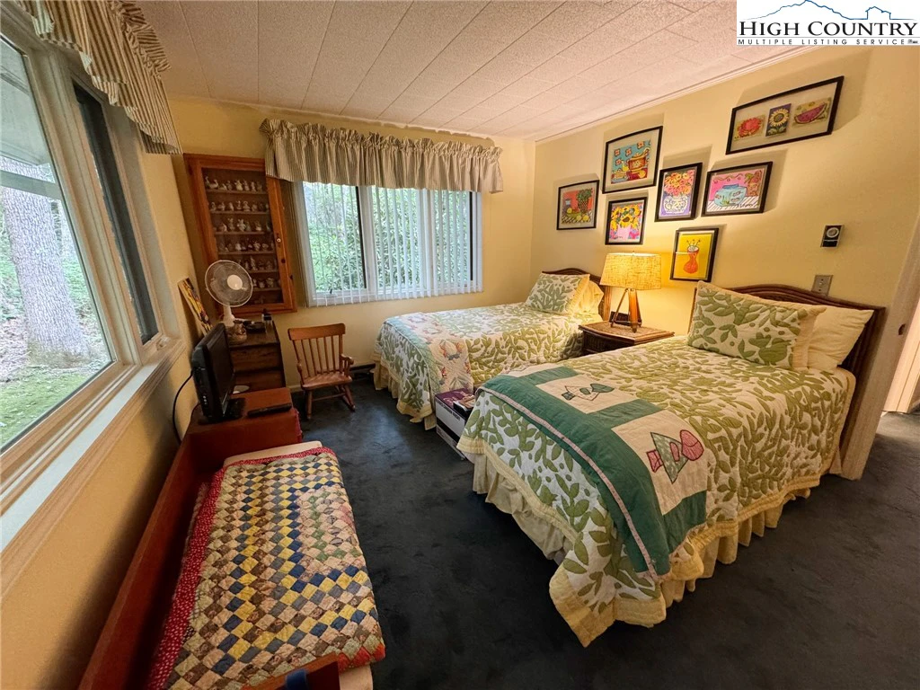 Image number 20 for the current listing