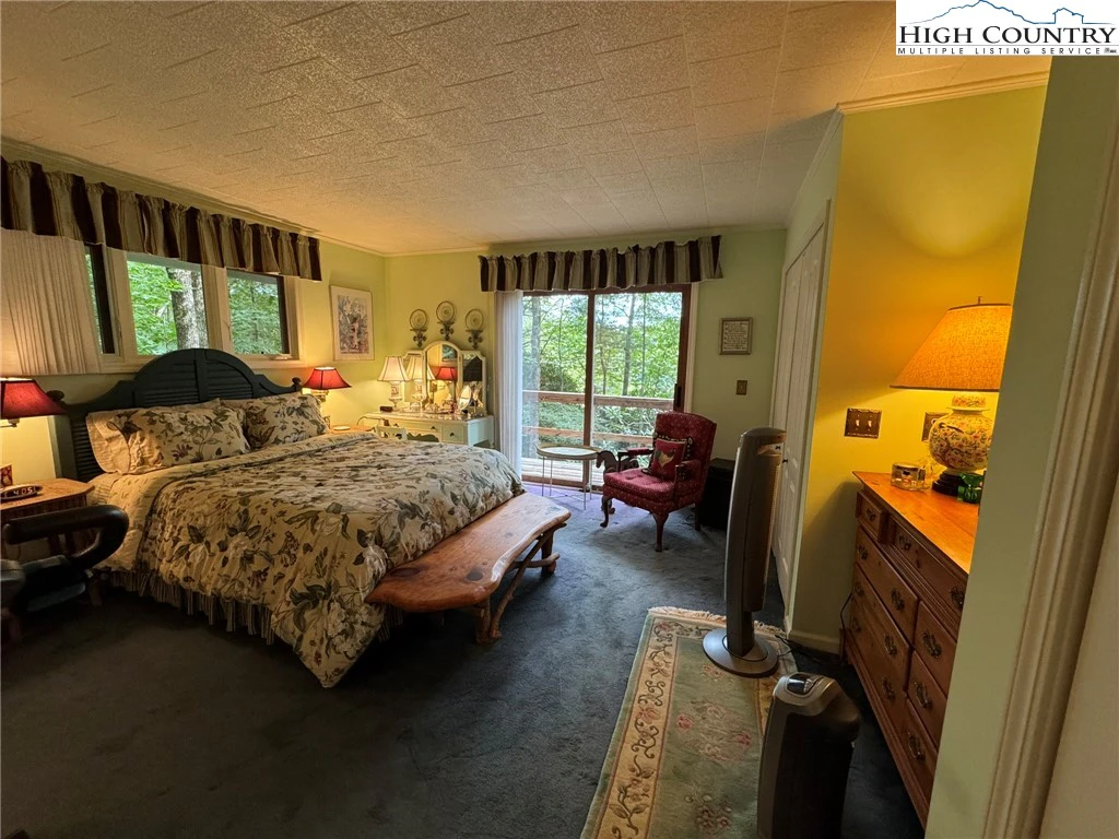 Image number 13 for the current listing