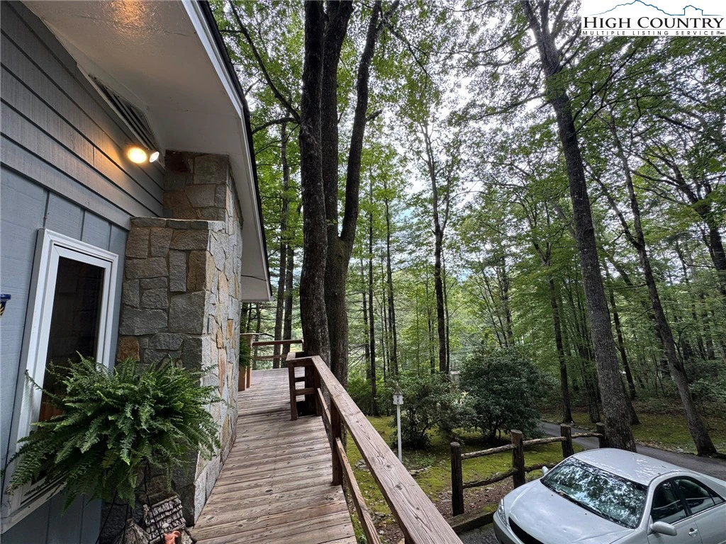 Image number 5 for the current listing